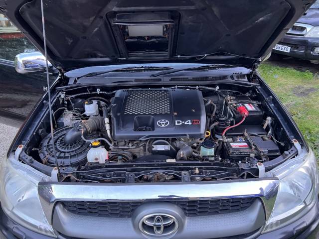2011 Toyota Hilux Invincible 2010 D/Cab PickUp 3.0 D-4D 4WD 171 Auto NO VAT